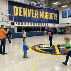 Kolorado lietuvių šeimos lankėsi Denverio „Nuggets“ krepšinio komandos užkulisiuose | Organizatorių nuotr. 6