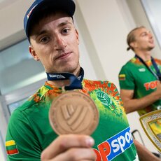 Patriko Stankevičiaus ir Audriaus Knašo sutikimas oro uoste | Pauliaus Peleckio / BNS foto nuotr. 25