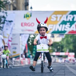 Vilniaus centre riedėjo velniukas, mergelė su tautiniais rūbais ir kamanių būrys | Vytauto Pilkausko nuotr. 5