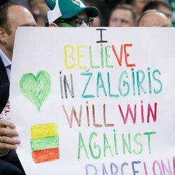 Žinomi žmonės ir sirgaliai „Žalgirio“ rungtynėse su „Barcelona“ | Roko Lukoševičiaus/BNS Foto nuotr. 5