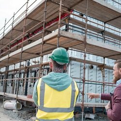 C.McGregoras stato namus šeimoms, neturinčioms savųjų | „Facebook“ nuotr. 2