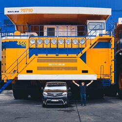 B.Vanagas vairavo didžiausią pasaulio savivartį | Vytauto Pilkausko nuotr. 1