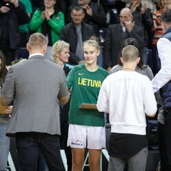 Lietuvos jaunučių merginų krepšinio rinktinės pagerbimas | Eriko Ovčarenko / BNS foto nuotr. 1