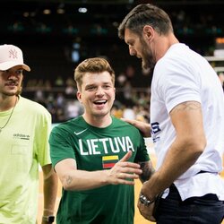 Žinomi žmonės Lietuvos rinktinės rungtynėse Mariaus Vizbaro / BNS foto nuotr. 4