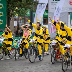 Vilniaus centre riedėjo velniukas, mergelė su tautiniais rūbais ir kamanių būrys | Pitlane/Ryčio Šeškaičio nuotr. 3