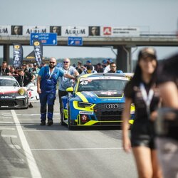 Šventinė „Aurum 1006 km lenktynių“ dalyvių rikiuotė prieš startą | Eriko Ovčarenko / BNS foto nuotr. 4