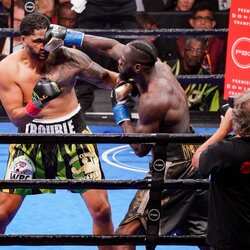 Deontay Wilderio ir Dominico Breazeale‘o dvikovos akimirka | Scanpix nuotr. 3