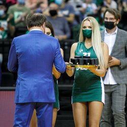 „Žalgiriui“ įteikti žiedai ir LKL čempionų taurė | Eriko Ovčarenko / BNS foto nuotr. 2