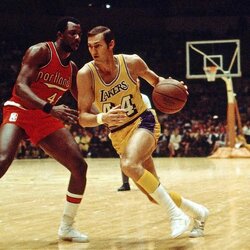 Jerry Westas (NBA žaidė 1960-1974 m.) Karjeros statistika: 27 tšk., 6,7 rez. perd., 5,8 atk. kam., 47 proc. pataikymas iš žaidimo. 14 „Visų žvaigždžių“ rungtynių, NBA čempionas ir „Šlovės muziejaus“ narys. MVP rinkimai: keturis kartus užimta 2-a vieta. | Scanpix nuotr. 1
