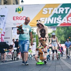 Vilniaus centre riedėjo velniukas, mergelė su tautiniais rūbais ir kamanių būrys | Vytauto Pilkausko nuotr. 6
