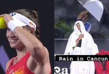 „WTA Finals“ turnyre – tragiškos oro sąlygos: E.Rybakinai beliko ironiškai šypsotis