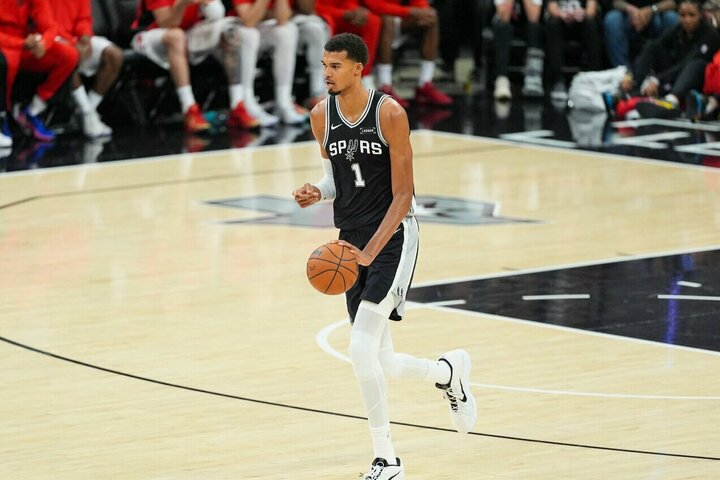 „Spurs“ nutraukė „Rockets“ pergalių seriją