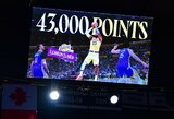 LeBronas pasiekė simbolinę ribą, bet „Lakers“ buvo sutriuškinta