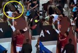 Naujas vaizdo įrašas atskleidė tiesą: incidentas su buteliu buvo nelaimingas atsitikimas, N.Djokovičius pažadėjo tęsti turnyrą