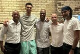 Su „Spurs“ legendomis vakarienavęs V.Wembanyama: „Iš jų apie NBA sužinojau labai daug“