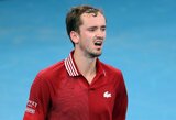 ATP taurė: netikėtas D.Medvedevo kluptelėjimas nesutrukdė rusams įveikti prancūzų