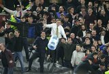 Neramumai Londone: „West Ham“ ir „Rapid“ fanai mėtėsi šlapimo pilnais buteliais