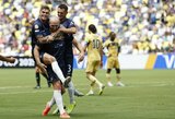 Didžiuliame karštyje dėl audros buvo stabdomos rungtynės, o Naujosios Zelandijos mėgėjai šokiravo „Boca Juniors“