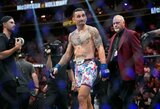 Bandoma kovoti su UFC kovotoju įpročiu: paskyrė baudas dėl iššokimo iš narvo