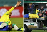 Brazilijos pralaimėtose rungtynėse prieš Urugvajų Neymaras patyrė traumą: stadioną paliko su ramentais