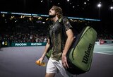 ATP 1000 turnyras Paryžiuje: S.Tsitsipo pasirodymas tęsėsi vos 6 geimus, J.Sinneris veikiausiai liks už „ATP Finals“ borto