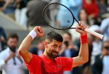 „Roland Garros“ turnyre netikėtai krito 5-oji pasaulio raketė, o Djokovičius pasiekė jubiliejinę pergalę