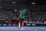 Mergaitė net susigūžė: Djokovičius – per plauką nuo diskvalifikacijos