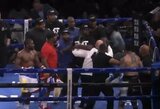 Parodomoji F.Mayweatherio kova baigėsi chaosu: teisėjui nutraukus kovą, muštynės vyko ir toliau, kovotojų komandos subėgo į ringą