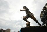 „Napoli“ atidengė D.Maradonos statulą: sveikinimo kalbą tarė Pele