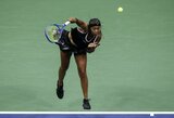 Iversoną pagerbusi Osaka ir Swiatek užtikrintai žengė į kitą „US Open“ etapą