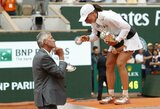 „Roland Garros“ taurės dangtelį numetusi I.Swiatek: „Tikrai nenorėjau parodyti nepagarbos“