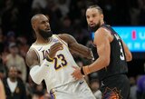 Kurioziškoje rungtynių pabaigoje – lemiami LeBrono Jameso baudų metimai