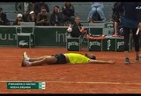 „Roland Garros“ dvejetuose – sensacingi rezultatai, smūgis porininkui į pakaušį ir sunkus S.Tsitsipo pasirinkimas