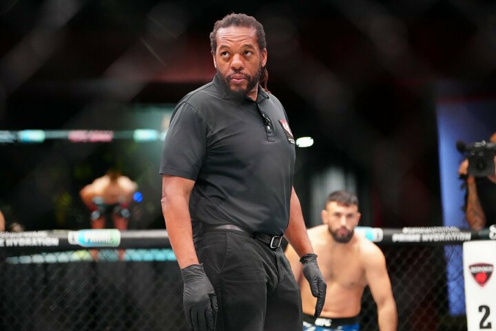 „Nuo šiol tai pasikeis“: UFC teisėjas papasakojo, kaip po dūrio į Tomo Aspinallo akis pasikeis teisėjų požiūris į šią pražangą