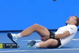 Neįtikėtina: traumą patyręs ir paeiti vos galėjęs H.Medjedovičius eliminavo S.Tsitsipą