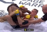 „Cage Warriors“: N.Kanišauskas smaugimo veiksmu užčiaupė kamerūnietį jau pirmajame raunde