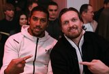 Usykas įvardijo Joshua ir Fury kovos favoritą