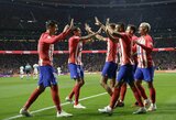 3 įvarčius Madrido derbyje pelnęs „Atletico“ išrašė „Real“ pirmąjį pralaimėjimą „La Liga“ pirmenybėse 
