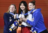 Istorinį medalį iškovojusi E.Jefimova nesulaikė ašarų, trenerį pribloškė auklėtinės pasirodymas