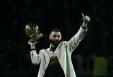 „Lyon“ rungtynėse apsilankęs K.Benzema parodė laimėtą „Ballon d‘Or“ apdovanojimą 