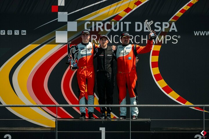 Prieš lenktynes Kaune lietuviai iškovojo podiumą „Formulės 1“ trasoje