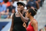 Sesers palaikymo arenoje taip ir nesulaukusi Venus Williams su porininke liko už pusfinalio borto