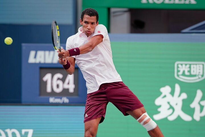 Po traumos Šanchajuje – Auger-Aliassime sprendimas, galintis kainuoti vietą sezono finale