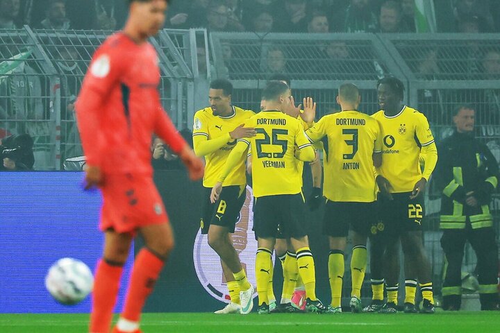 2 įvarčių pranašumą iššvaisčiusi „Borussia“ iškovojo „DFB Pokal“ taurėje pergalę