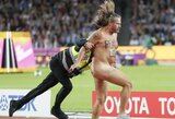 Prieš U.Bolto startą visiškai nuogas vyriškis įsiveržė į bėgimo takelius ir pasiuntė žinią pasauliui