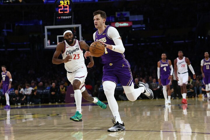 Dončičius suklydo net 11 kartų, tačiau „Lakers“ iškovojo pergalę miesto derbyje