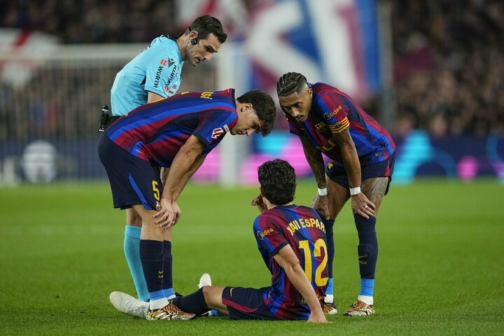 Paaiškėjo, kiek laiko rungtyniauti negalės „Barcelonos“ jaunasis talentas 