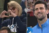 Ketvirtfinalyje dominavęs N.Djokovičius pakartojo A.Agassi visų laikų rekordą, atidavė pagarbą R.Federeriui ir užtraukė gimtadienio dainą mamai