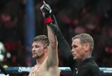 „Jis žino, kad žemė yra plokščia“: sąmokslo teorijomis tikintis UFC kovotojas užsipuolė E.Muską