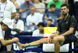 Pirštą pritrynęs Novakas Djokovičius žengė į kitą „US Open“ etapą, pergales iškovojo ir JAV teniso žvaigždės